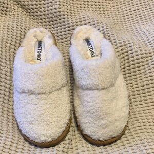 Minnetonka Soft Cream Slippers